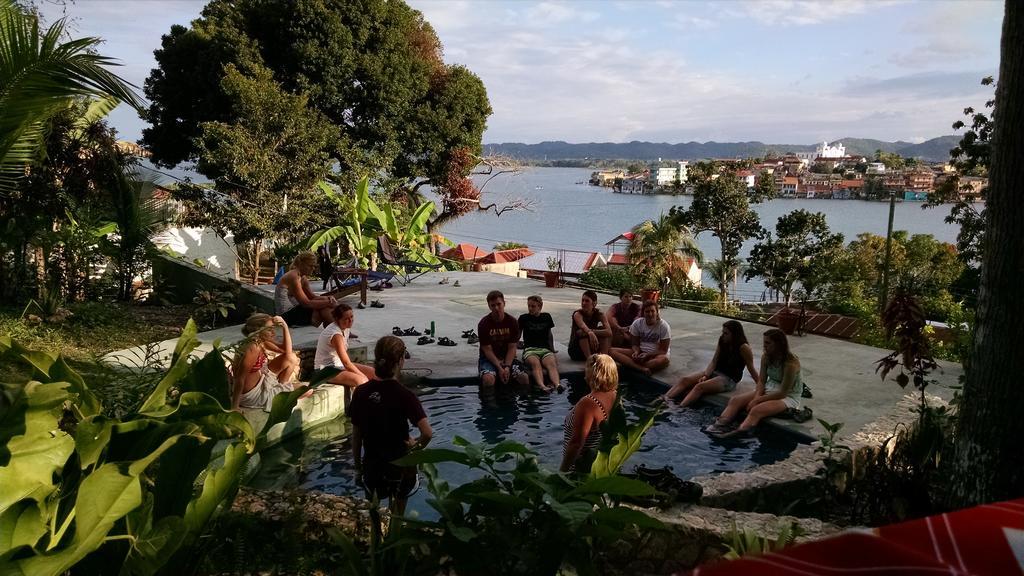 Zapote Tree Inn فلوريس المظهر الخارجي الصورة