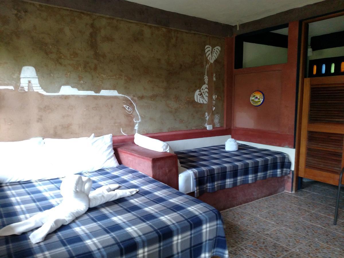 Zapote Tree Inn فلوريس المظهر الخارجي الصورة