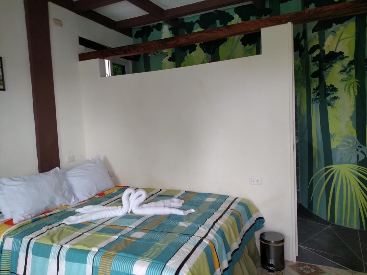 Zapote Tree Inn فلوريس المظهر الخارجي الصورة